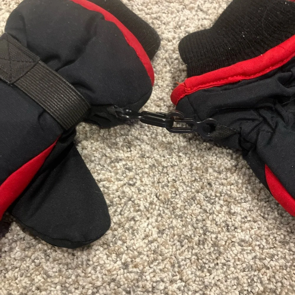 Nike Youth Insulated Ski Gloves Winter Red And Black Spring break